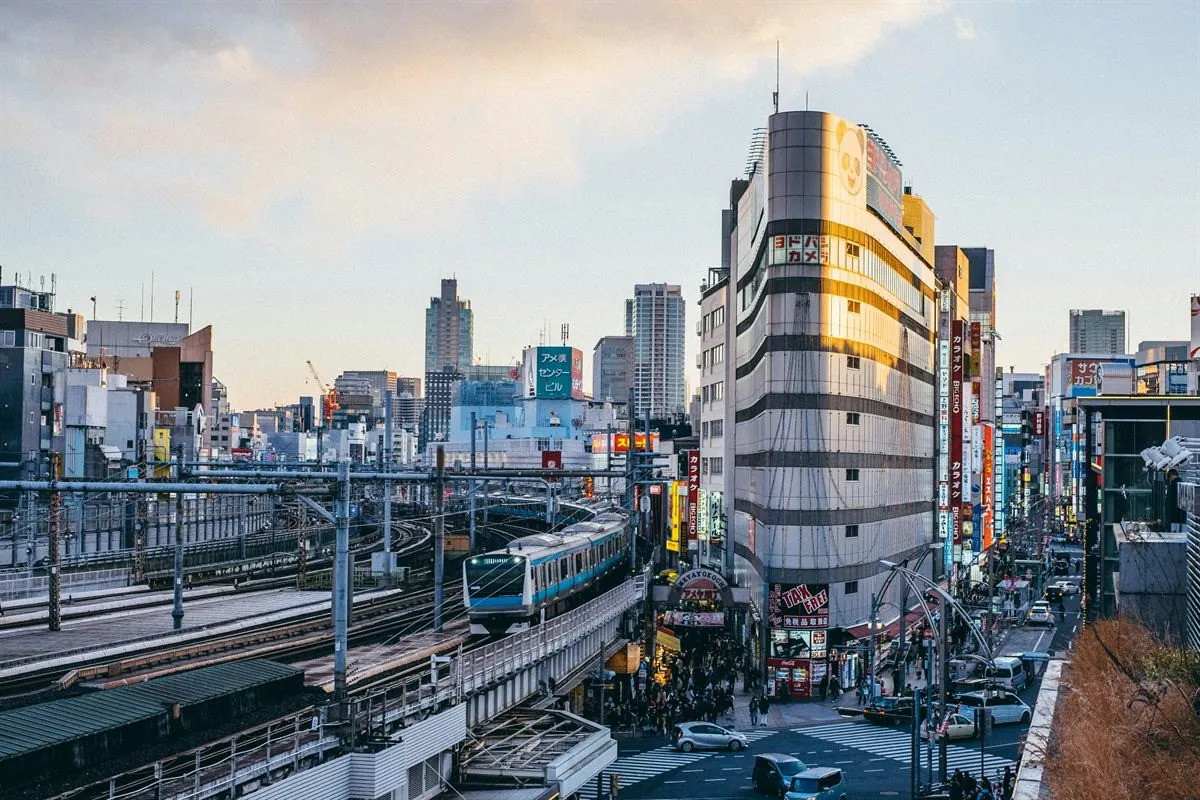 Historic facade of Tokyo Station and the avenues of Ginza